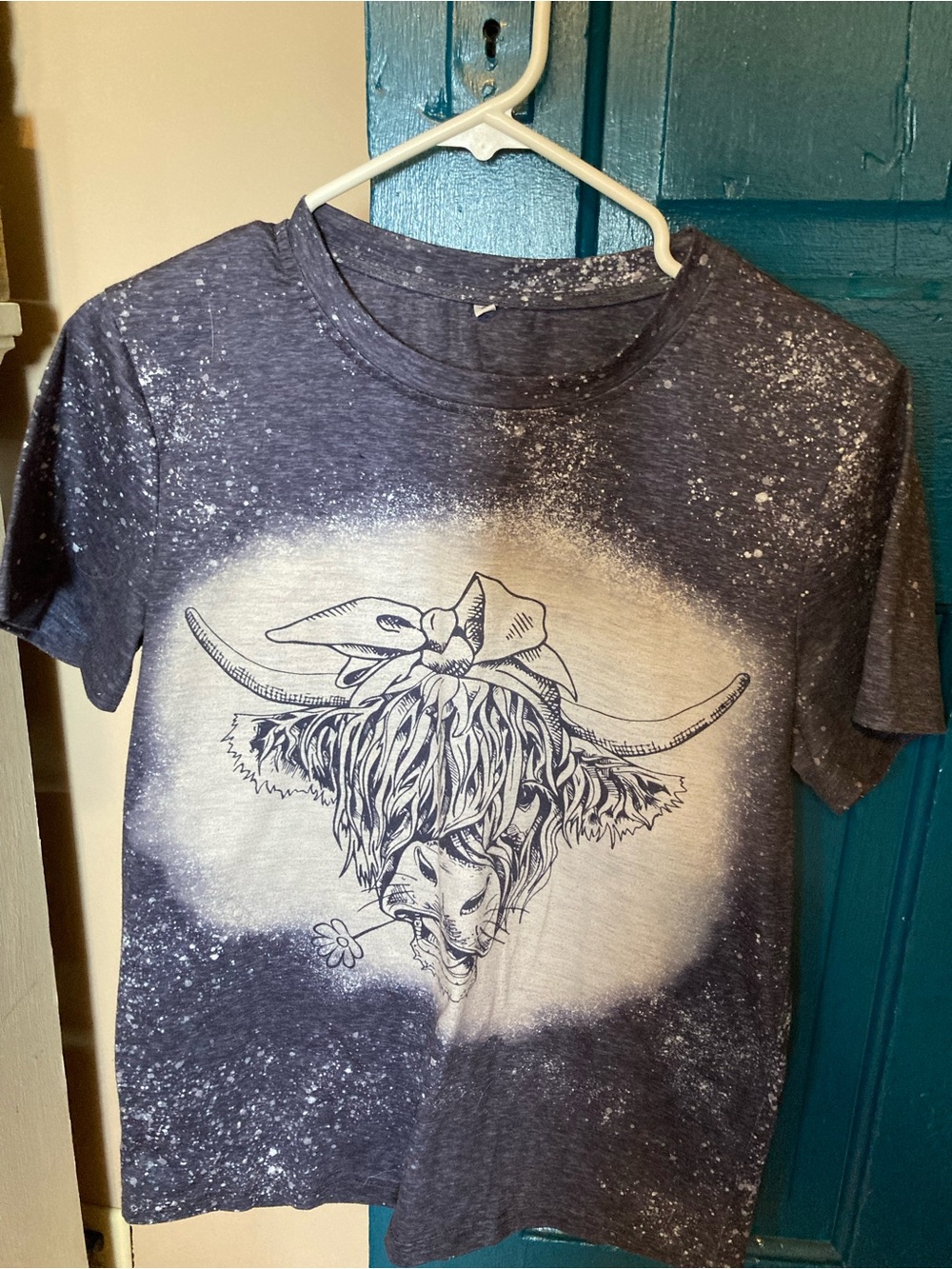 Women’s Bleached Gray Graphic Tee with Highland Cow